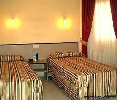 Hotel Girona Nord 萨里亚德泰尔